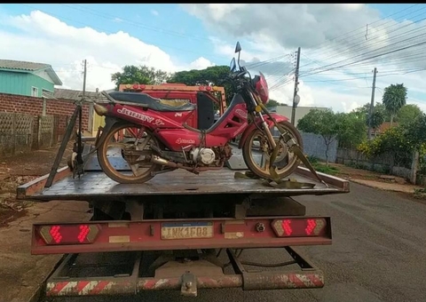 Polícia apreende moto com R$ 42,3 mil em multas por furar sinal vermelho