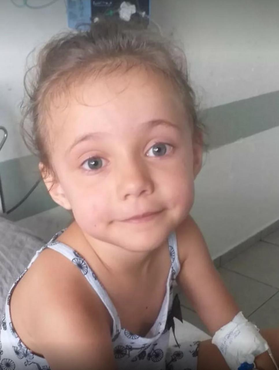 Mãe leva filha a 7 médicos e descobre síndrome rara causada pela Covid-19