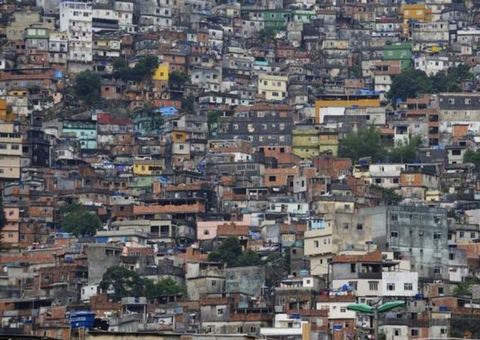 Extrema pobreza avança e atinge 14 milhões de famílias no Brasil