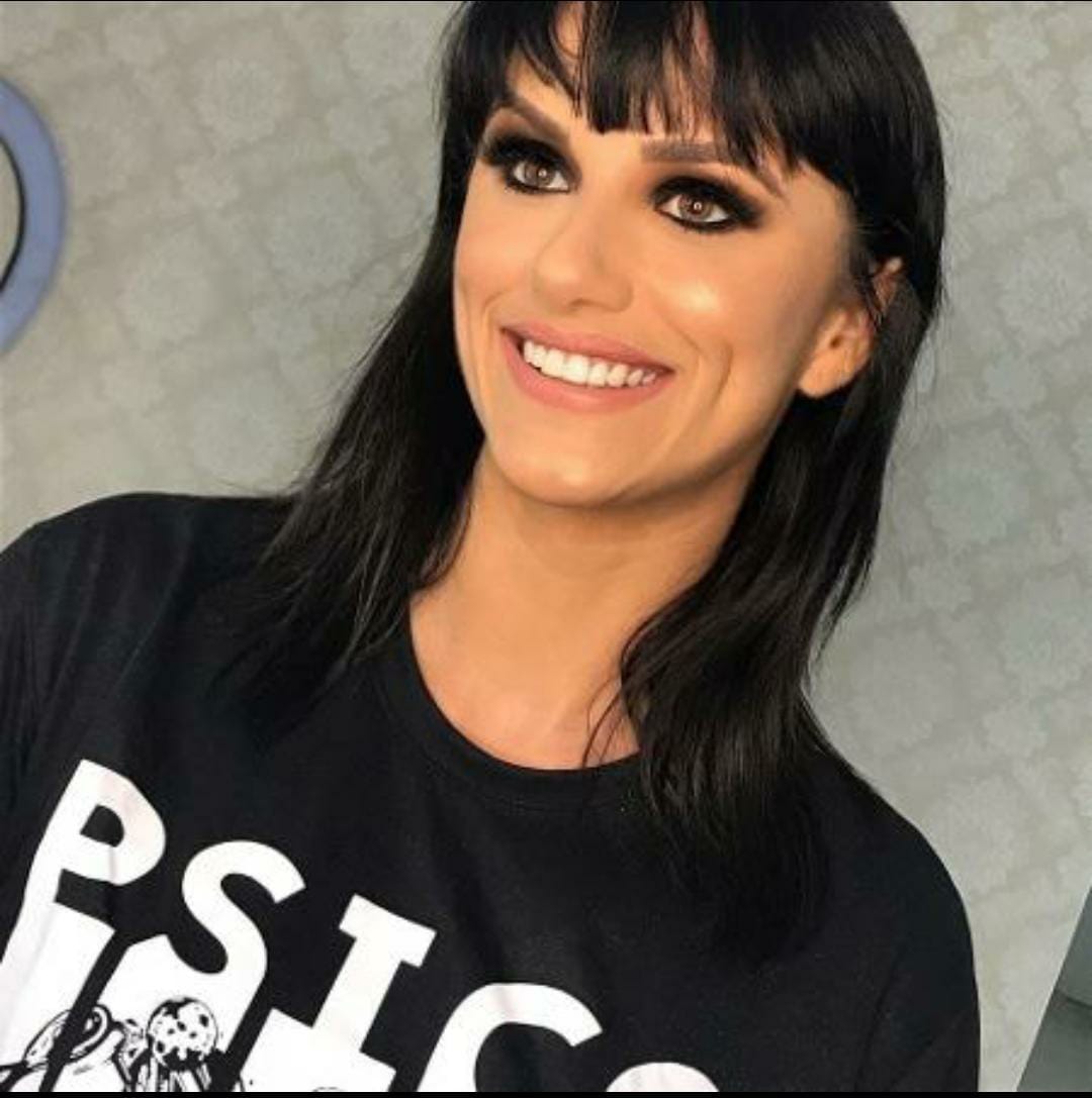 Professora morre ao cair de costão rochoso enquanto tirava foto 