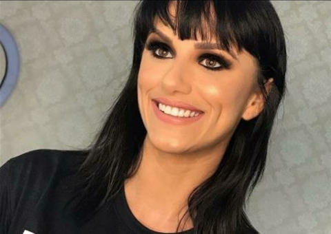 Professora morre ao cair de costão rochoso enquanto tirava foto 