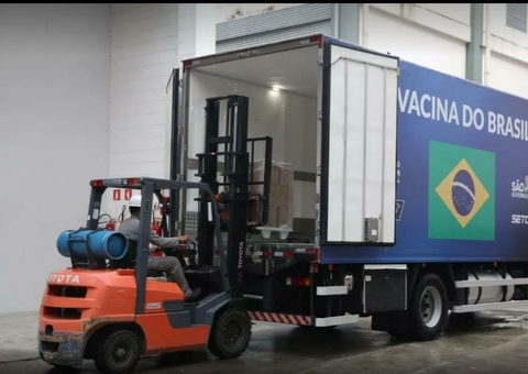 Butantan entrega 900 mil doses da CoronaVac após liberação da Anvisa