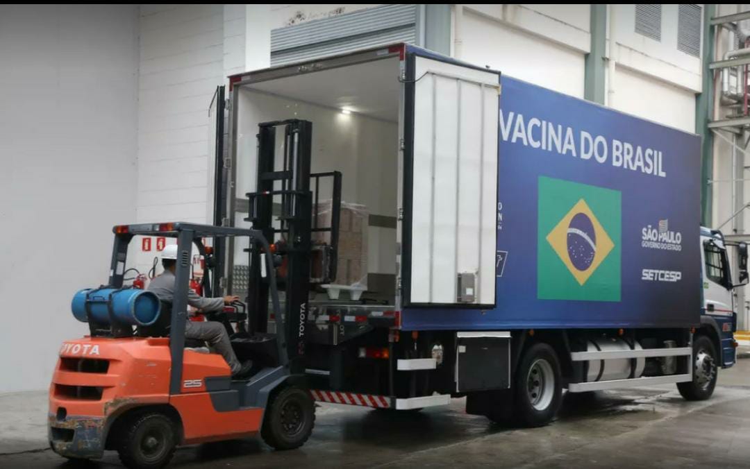 Butantan entrega 900 mil doses da CoronaVac após liberação da Anvisa