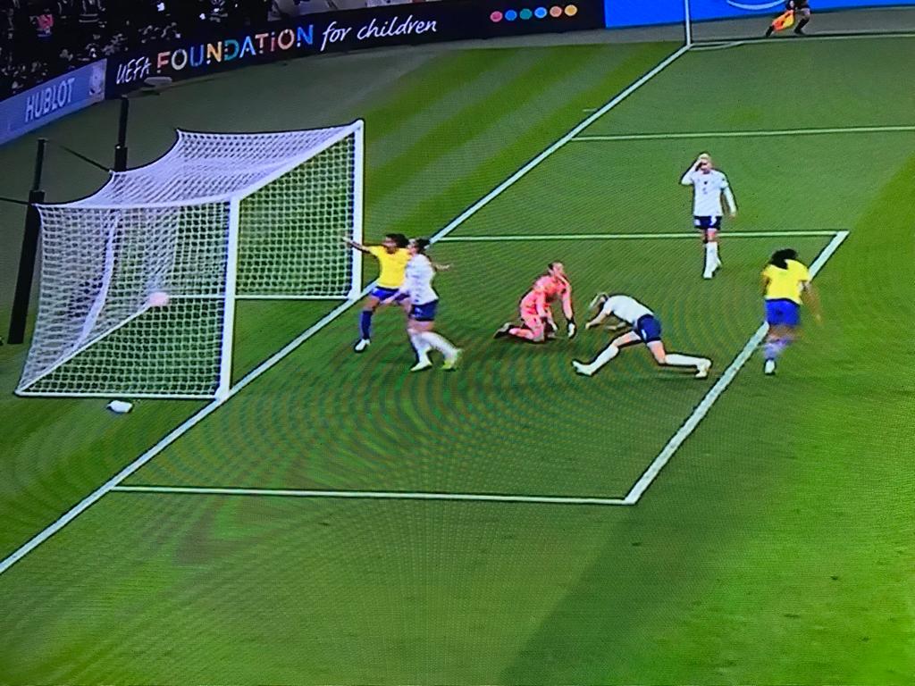 Em disputa nos pênaltis, Finalíssima dá vitória à Inglaterra