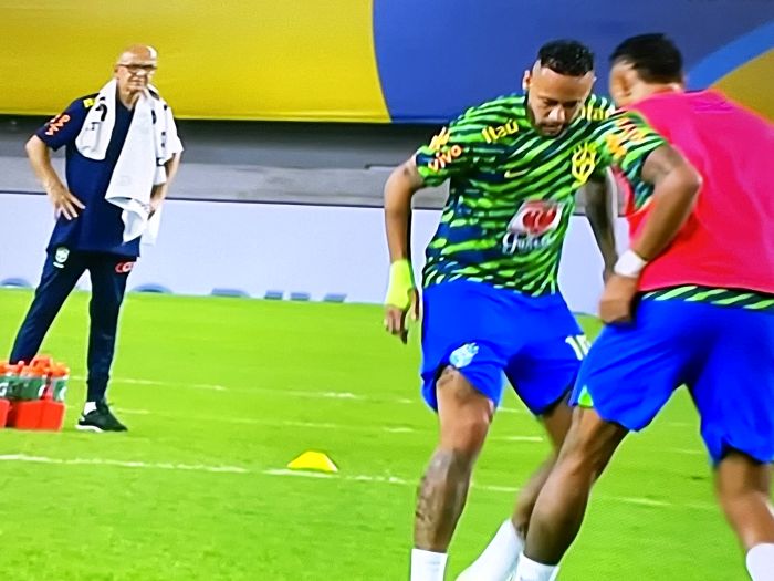 Neymar e Rodrygo brilham em goleada do Brasil na estreia de Diniz