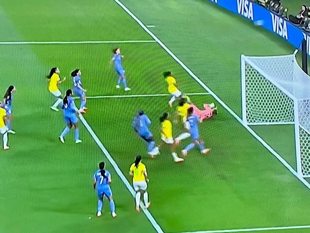 Da euforia à eliminação, seleção e Pia acumulam erros até queda na Copa