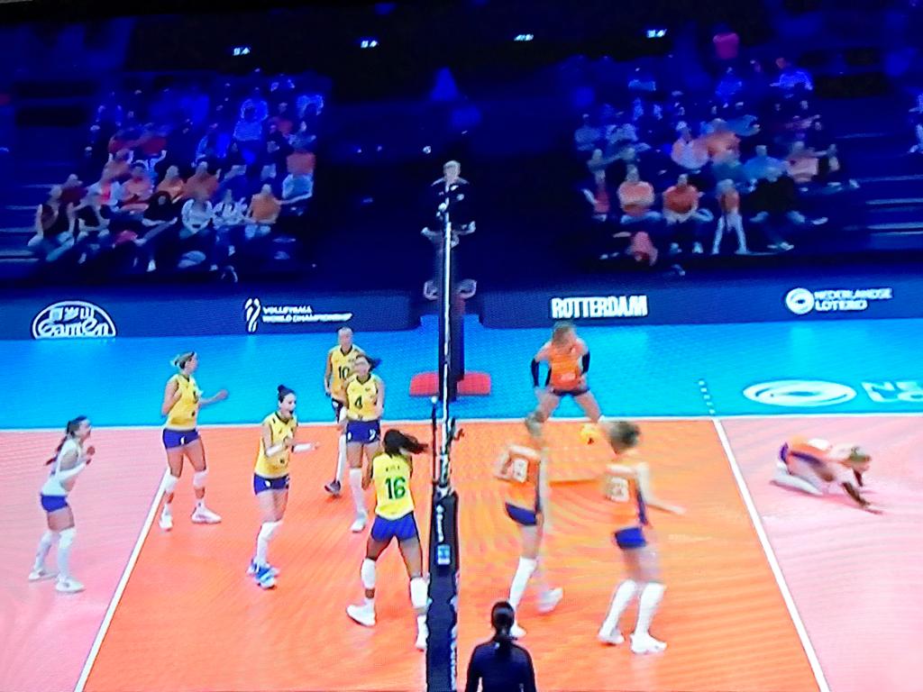 Dona da casa, Holanda perde para Brasil no Mundial de Vôlei