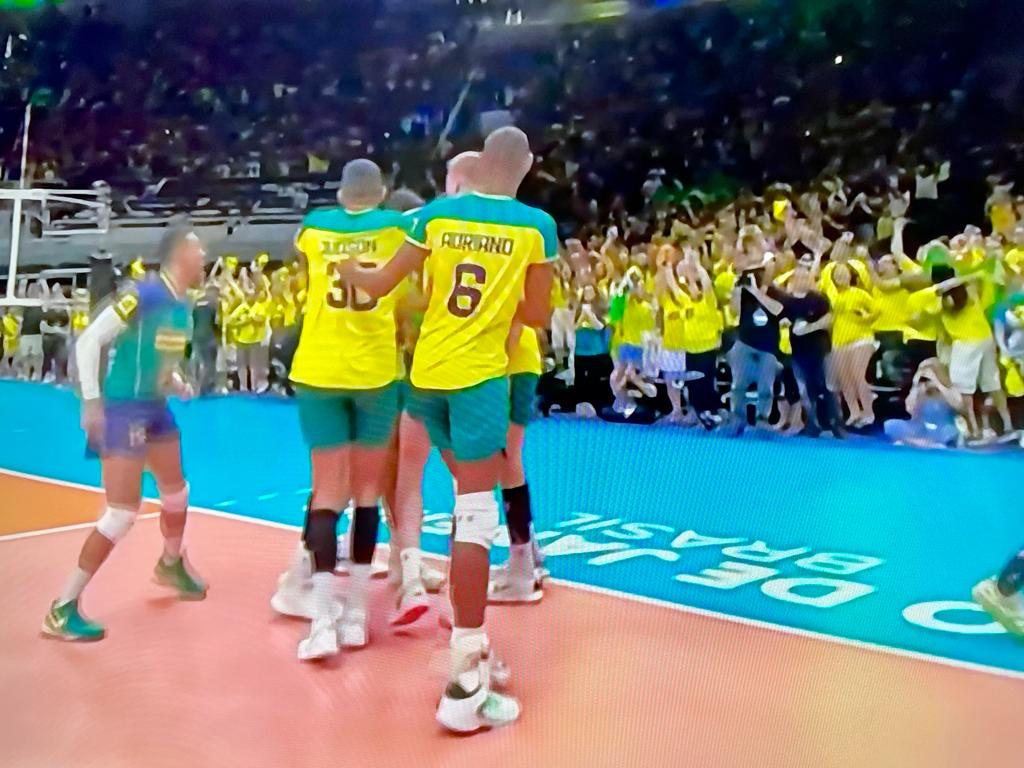 Técnico anuncia demissão minutos após Brasil garantir vaga olímpica