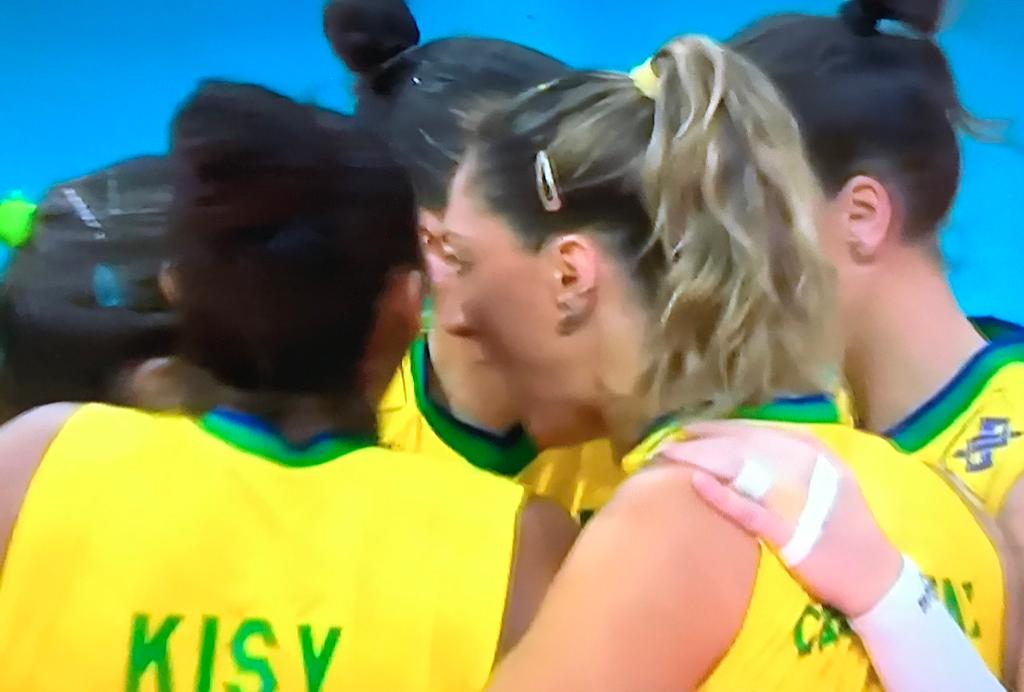 Em jogo de virada, Brasil elimina Japão do Mundial de Vôlei