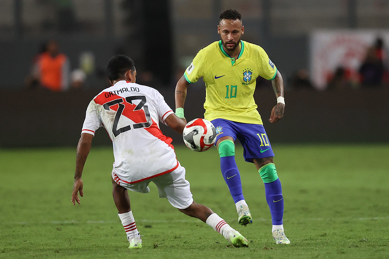 Neymar joga 180 minutos na seleção e contraria Jesus