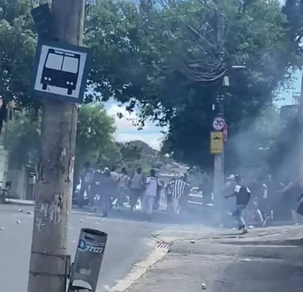 Briga entre torcedores de Atlético-MG e Cruzeiro termina com baleados