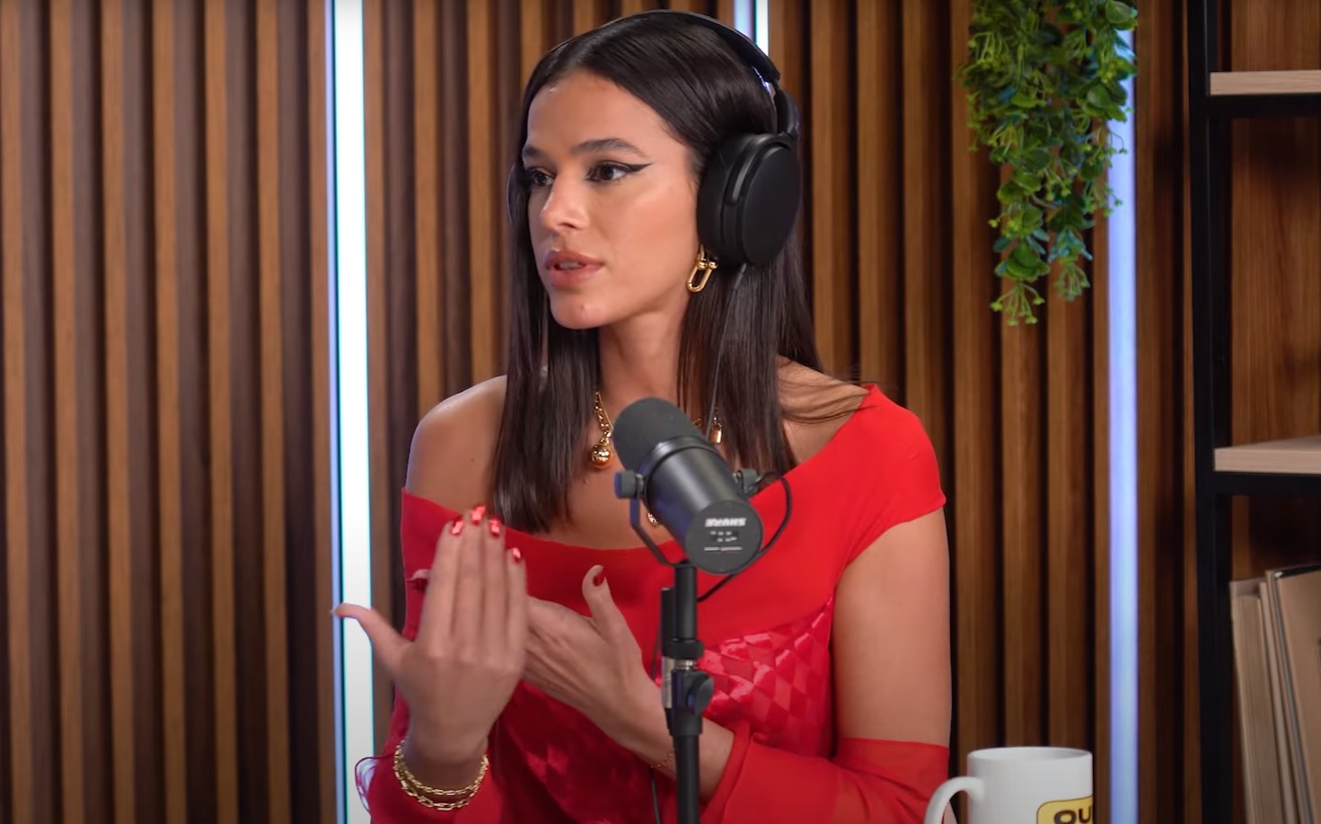 Bruna Marquezine revela motivo de ter abandonado a igreja: ‘me entristece falar disso'