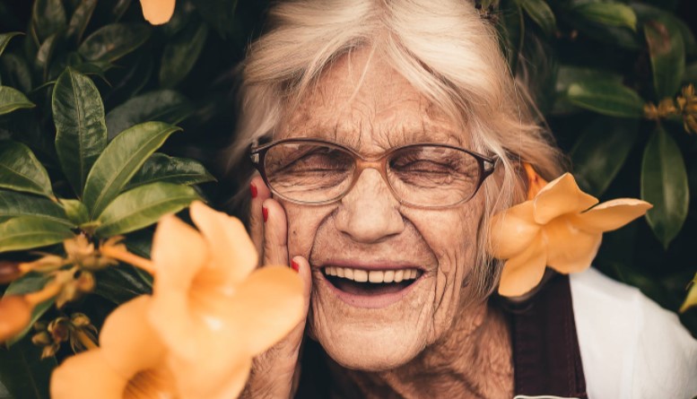 Terceira idade precisa de cuidados especiais com a saúde bucal