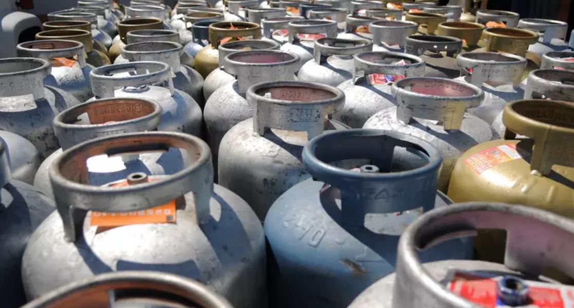 Dupla é presa suspeita de roubar mais de 200 botijões de gás em Manaus