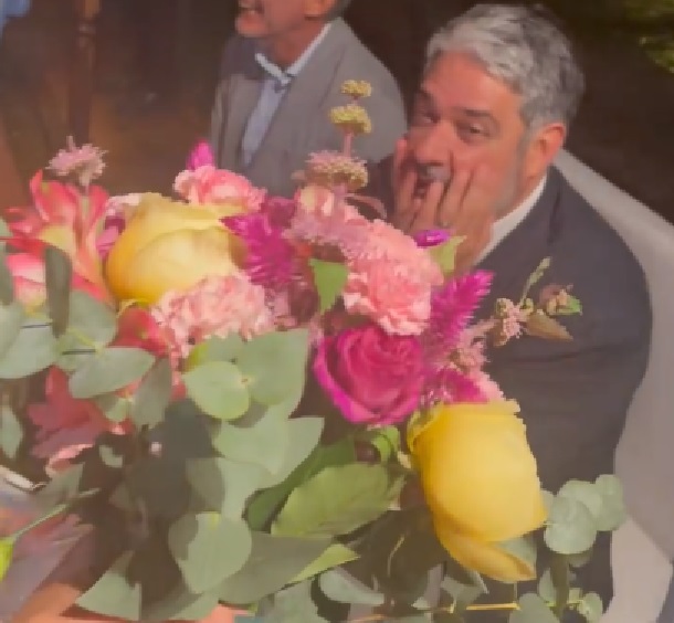 Filha de William Bonner mostra ele 'nervoso' ao vê-la com buquê de noiva