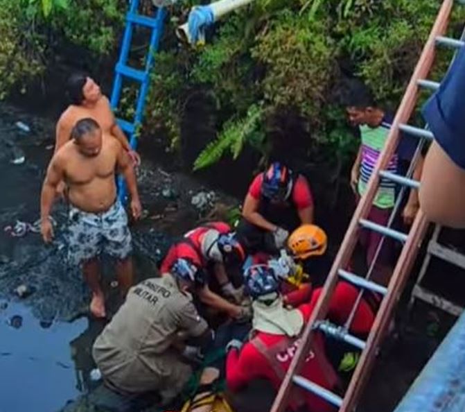 Homem fica ferido ao despencar com moto em igarapé no Petrópolis