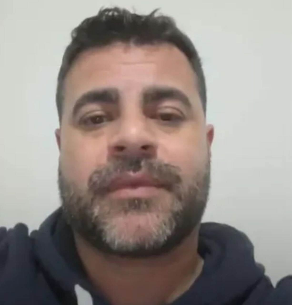 Golpista que se passava por médico finge morte para fugir da prisão