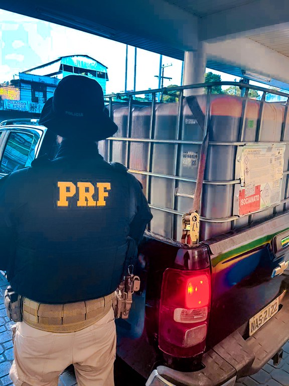 Motorista é preso por transportar 1 mil litros de diesel de forma irregular na BR-319