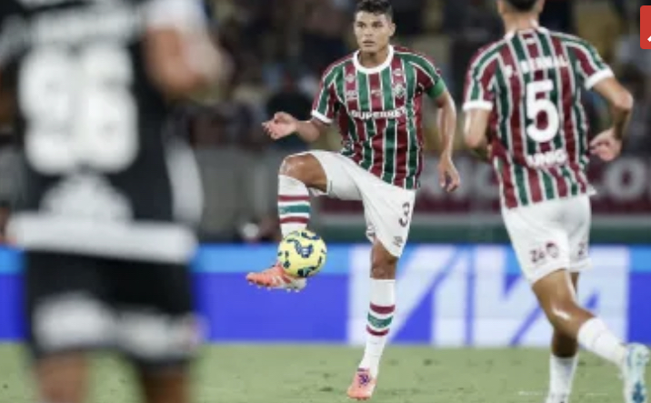 Titular do Fluminense comenta possível saída de Thiago Silva após queda