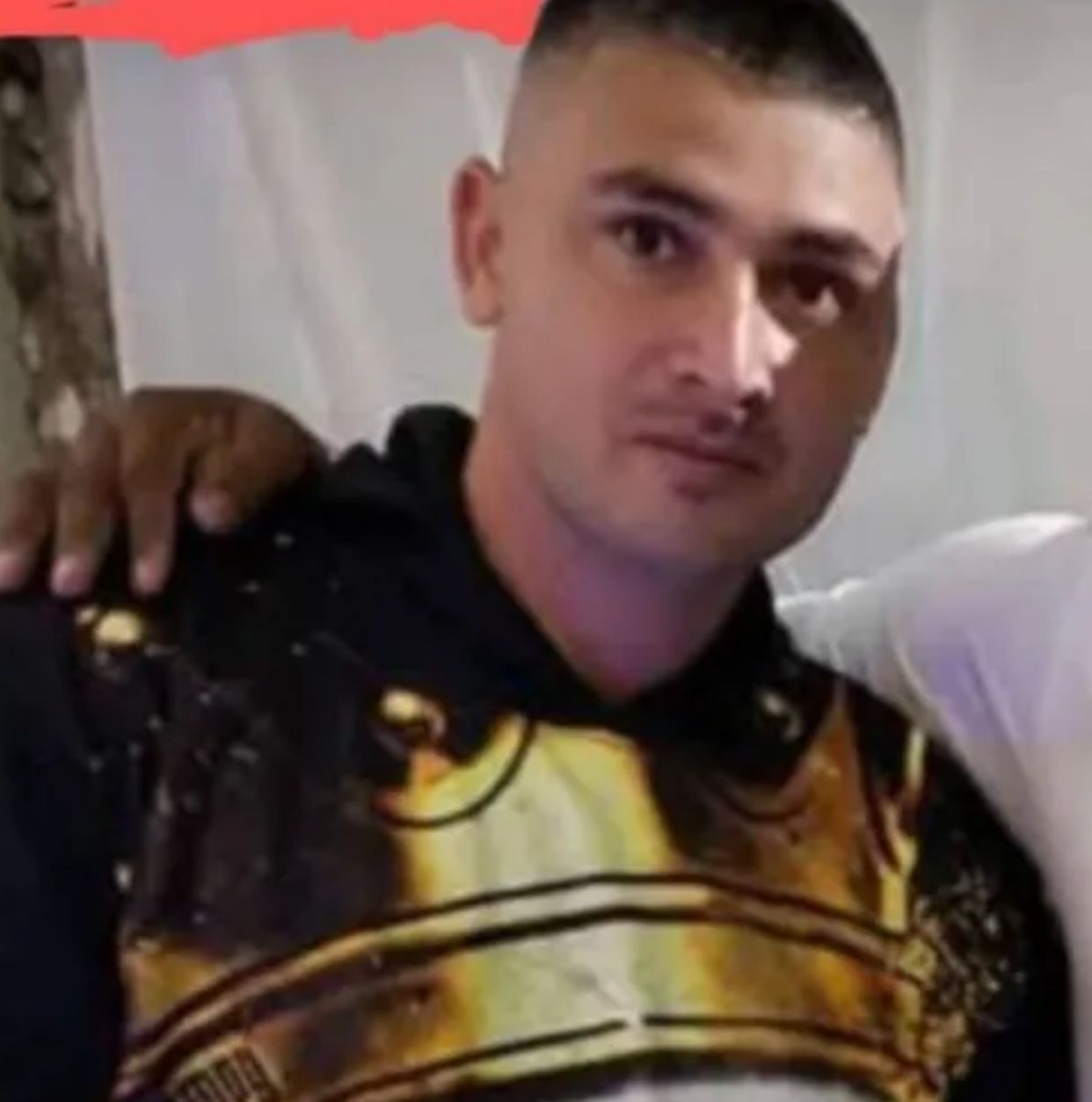 PM foragido por assassinato em pagode se entrega à polícia