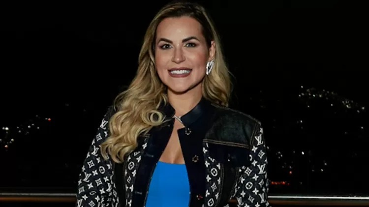 Deolane fala sobre tratamento para depressão: “14 remédios por dia”