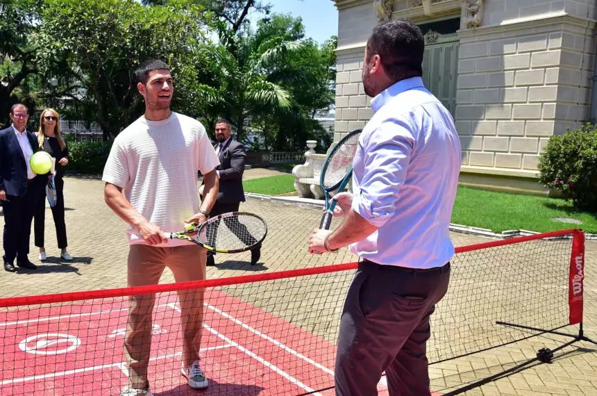Alcaraz joga tênis com governador e agradece Rio Open