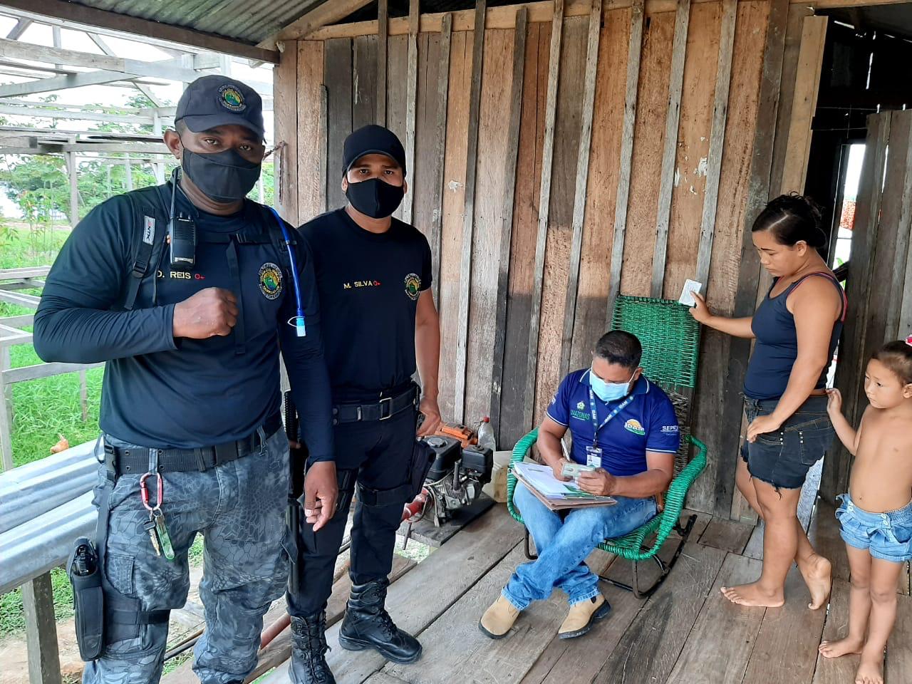 Idam entrega Cartões do Auxílio Estadual nos municípios do Amazonas 