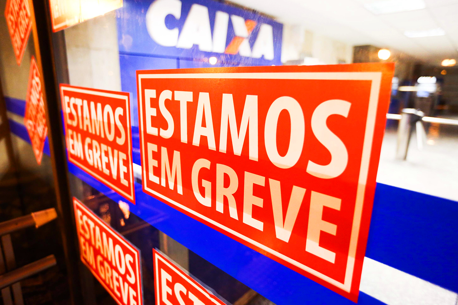 Bancários da Caixa Econômica decretam greve em todo o Brasil hoje