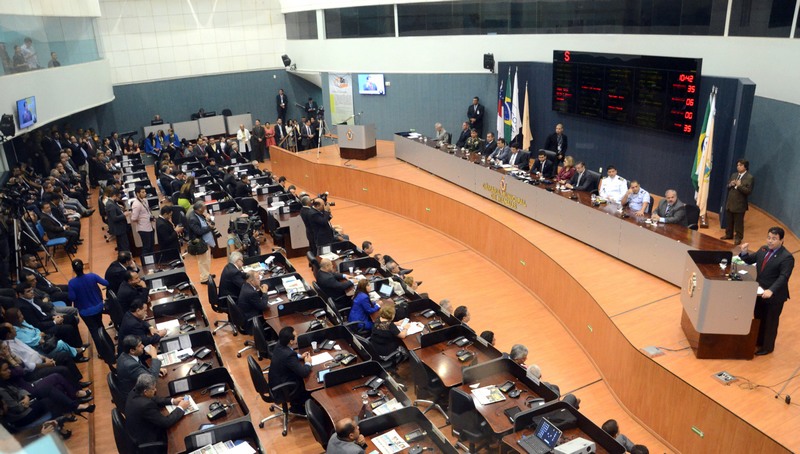 Câmara analisa projeto que autoriza compra direta de vacinas para Manaus