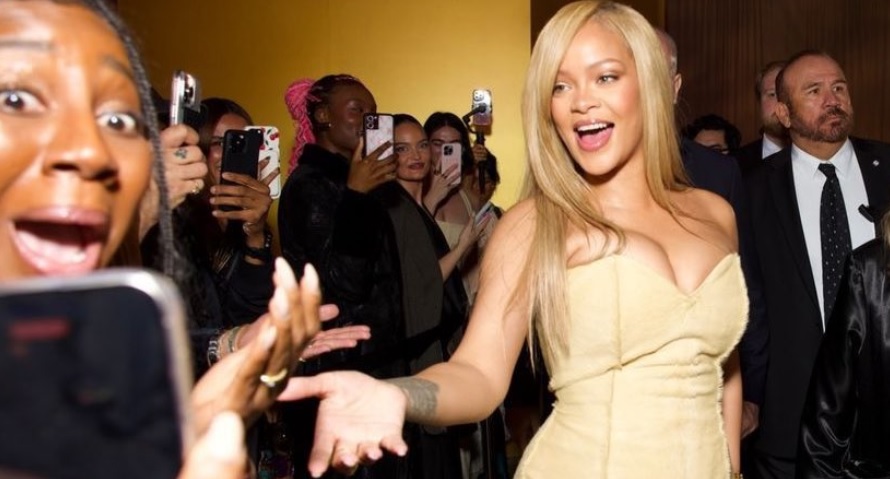 Camilla de Lucas fica em choque ao cumprimentar Rihanna e reação viraliza