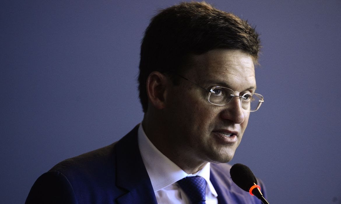 Ministro diz que Auxílio Brasil deverá ser pago a partir de novembro