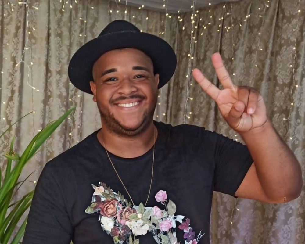 Cantor sertanejo e amigo morrem em grave acidente após show na Bahia