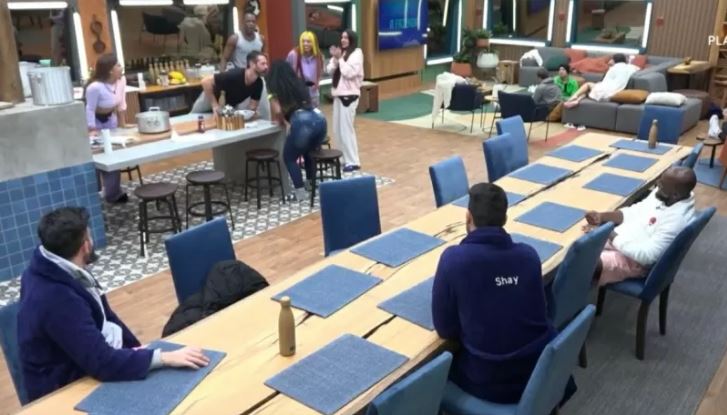 Iran Malfitano e Rosi protagonizam o primeiro beijo de A Fazenda 22