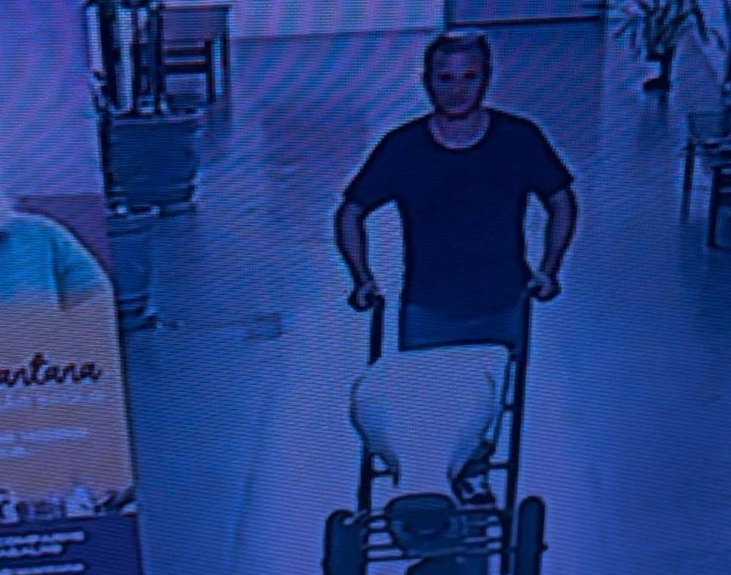 Ex-vereadora retira privada e pias de seu gabinete após não ser reeleita 