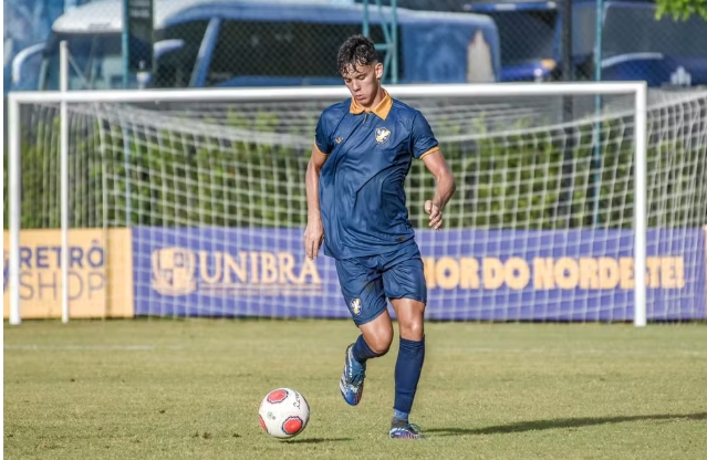 Filhos de Rivaldo são destaque no elenco do Retrô que disputa a Copinha