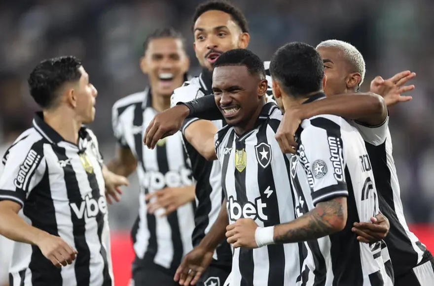 Botafogo vence Bahia em duelo direto, alivia pressão e entra no G-4