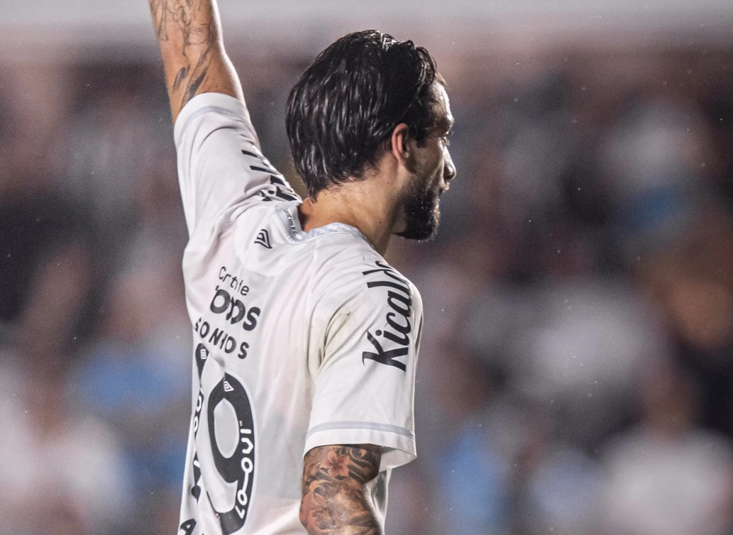 Santos marca no fim e empata com Grêmio na Vila Belmiro pelo Brasileirão