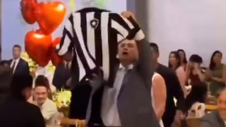 Dino se casa com ex-assessora e entra na festa ao som do hino do Botafogo