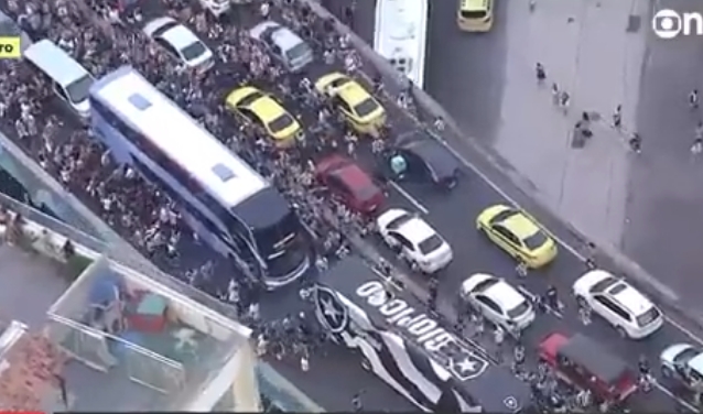 Botafoguenses esgotam cerveja e bar fecha pela 1ª vez no domingo em 20 anos