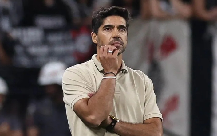 Abel Ferreira pede desculpas após críticas à torcida do Palmeiras