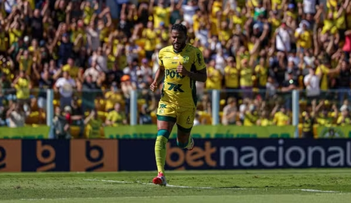 Reinaldo marca de novo e Mirassol vence o lanterna Sport