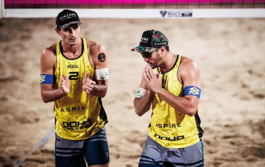 Brasileiros perdem para americanos e vão para repescagem no vôlei de praia