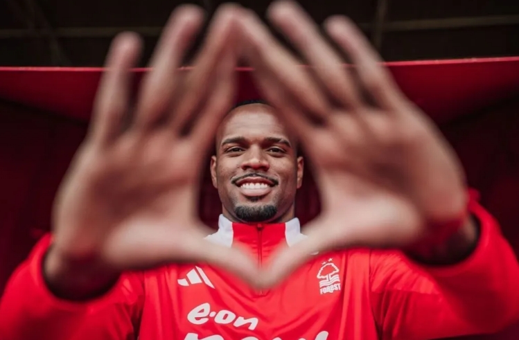 Ex-Corinthians, Carlos Miguel é dispensado no Nottingham Forest, diz jornal