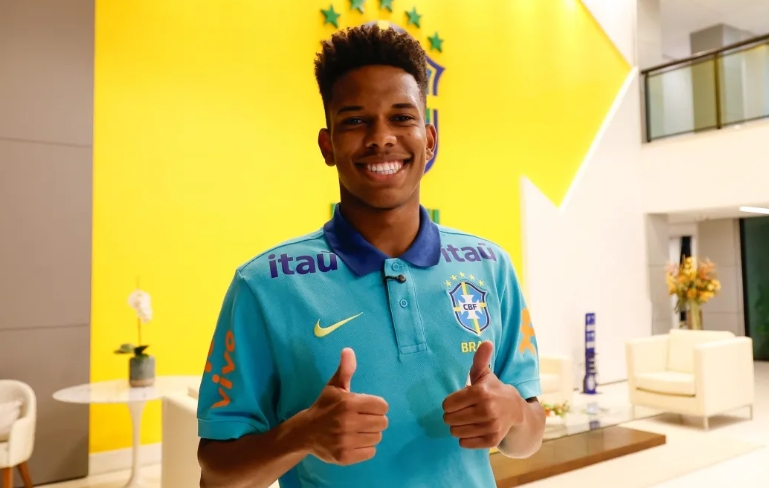 Jogadores da Seleção se apresentam para jogos das Eliminatórias da Copa