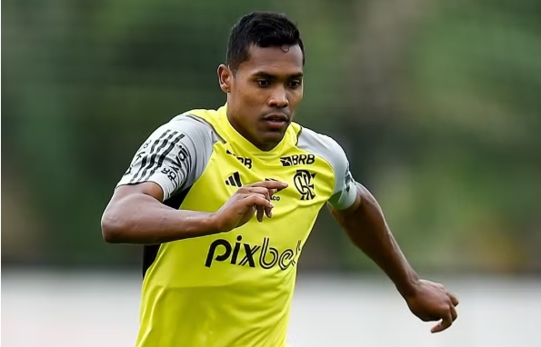 Alex Sandro, do Flamengo, tem lesão detectada na coxa esquerda