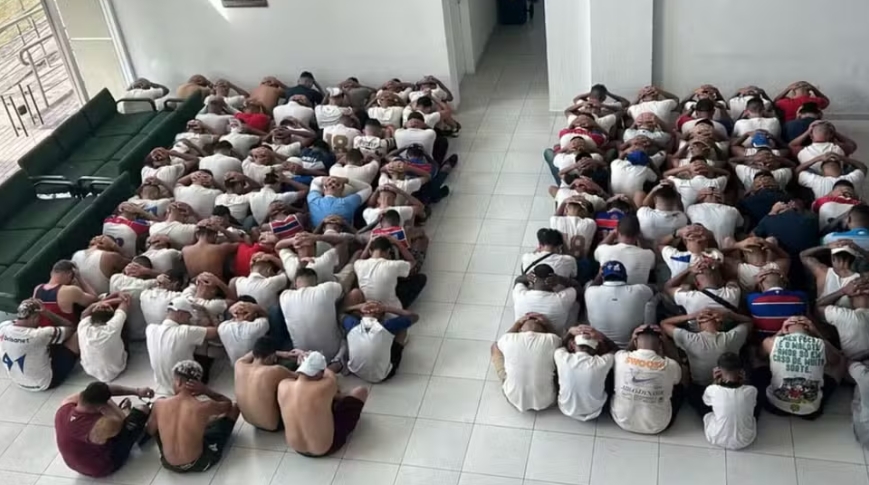 Mais de 100 torcedores são detidos por brigas antes de Clássico-Rei