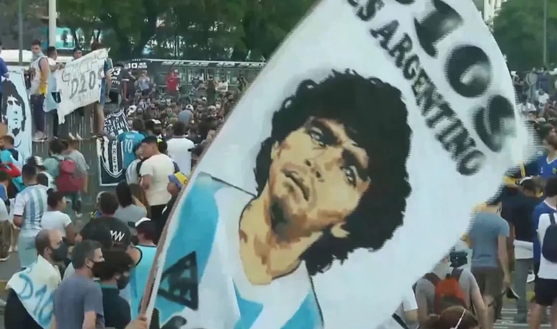 Justiça argentina vai julgar profissionais da saúde pela morte de Maradona