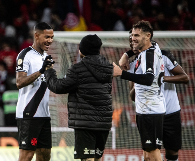 Vasco x Corinthians: onde assistir ao vivo, horário e escalações