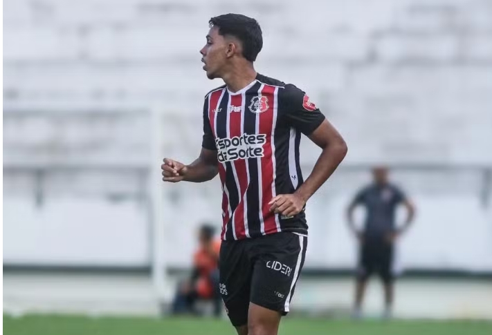 Vasco de olho em atacante destaque da base do Santa Cruz