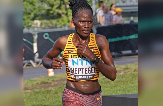 Suspeito de matar maratonista de Uganda queimada morre em hospital